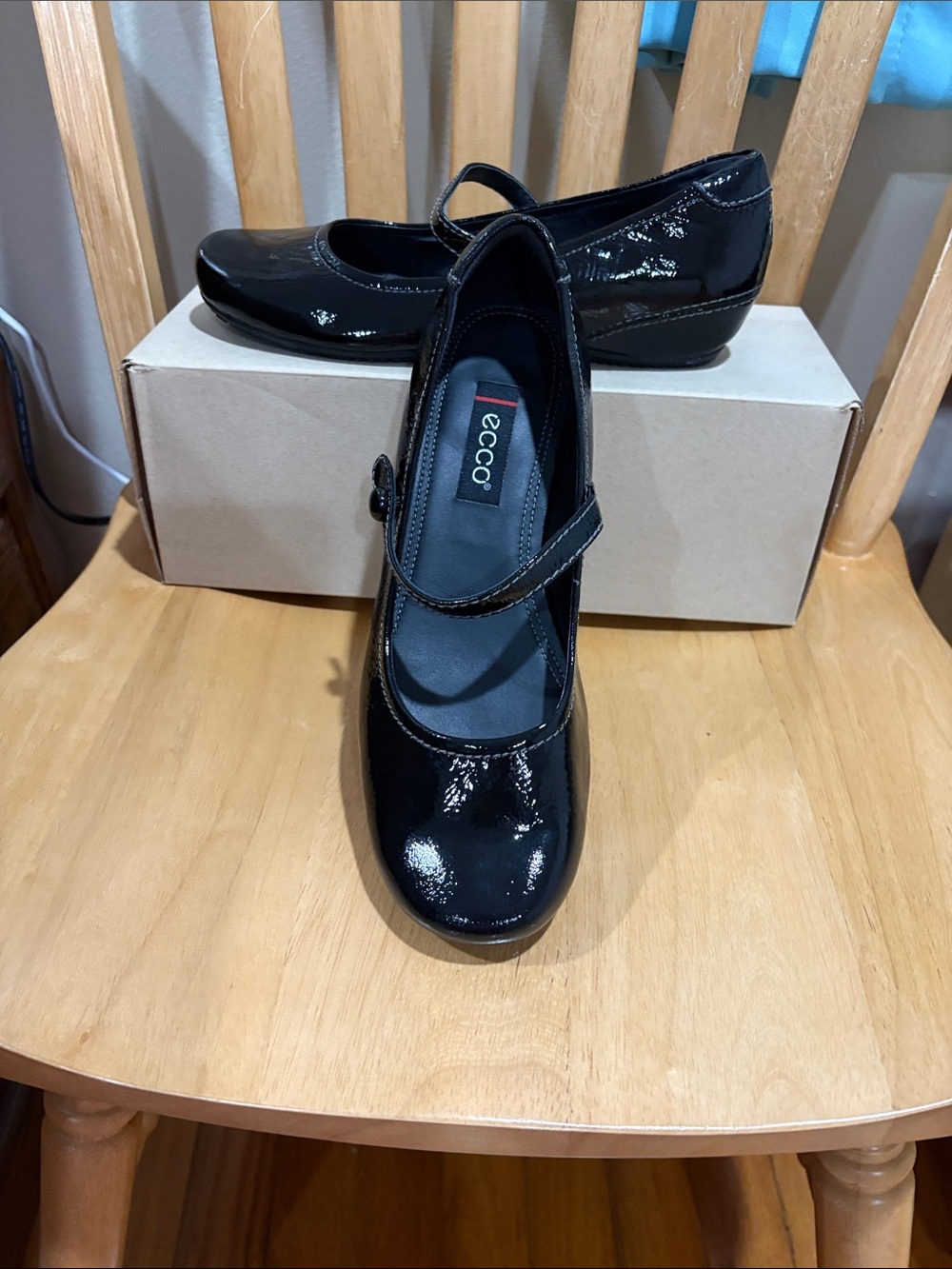 NIB Ecco Black Patent Bouillon Mary-Jane Flats 37 6 5.5